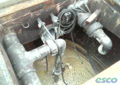原水ポンプ槽のメンテナンス作業